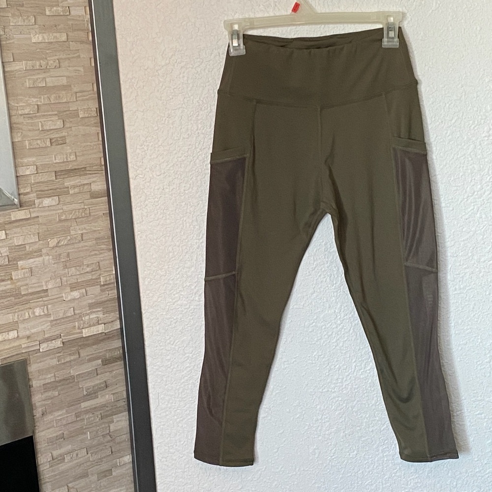 Blooming Jelly Leggings with side mesh and pockets Size Small